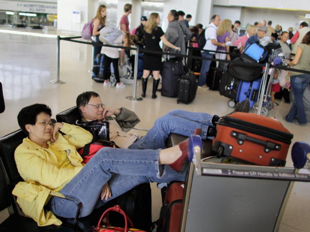 Pasajeros a la espera en el aeropuerto de Nueva Jersey