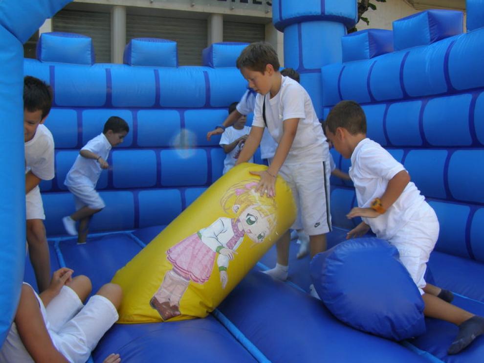 Los niños contaron ayer con hinchables y otros muchos juegos en el Espacio Municipal de Ocio.