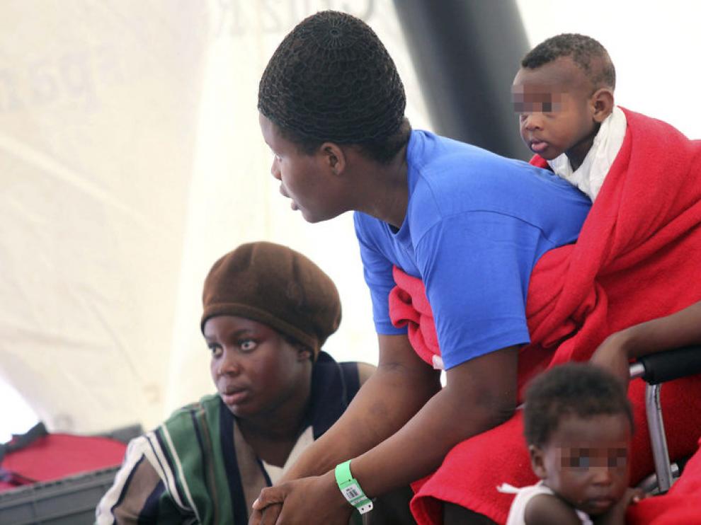 Inmigrantes rescatados en el Estrecho