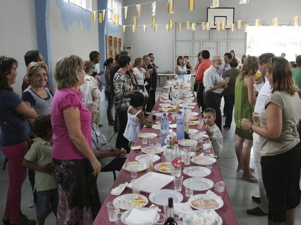 El vermú popular de ayer fue uno de los actos del primer día de fiestas en Monflorite.