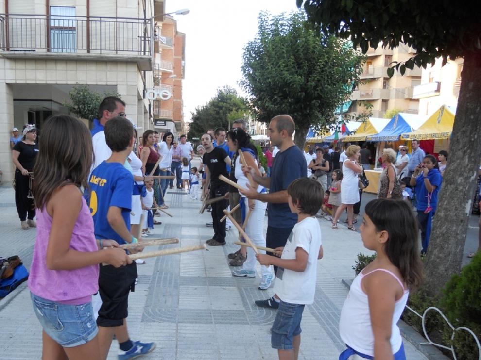 El grupo Zarrakatralla Folck mostró tradiciones del baile aragonés.
