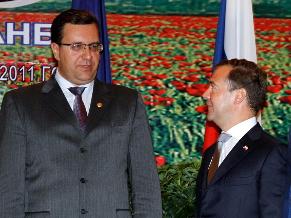 Dmitry Medvedev (d) lmira al presidente moldavo Marian Lupu