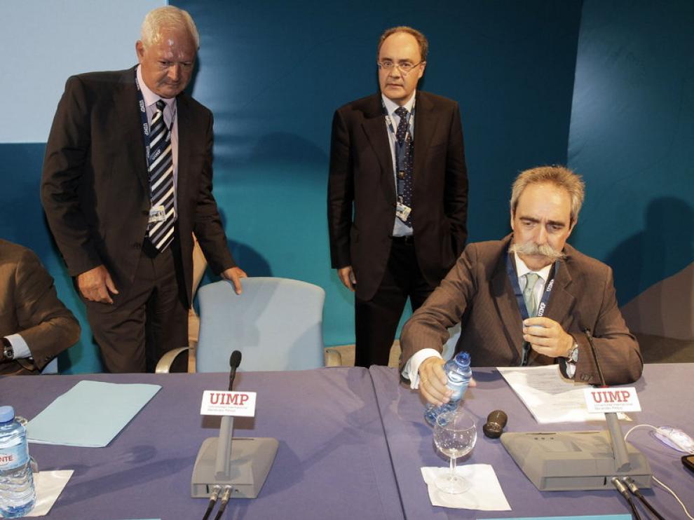 El presidente de la CMT, Bernardo Lorenzo (izq) durante un congreso.