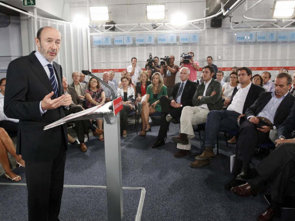 Rubalcaba durante la presentación del borrador del documento que presentará en octubre