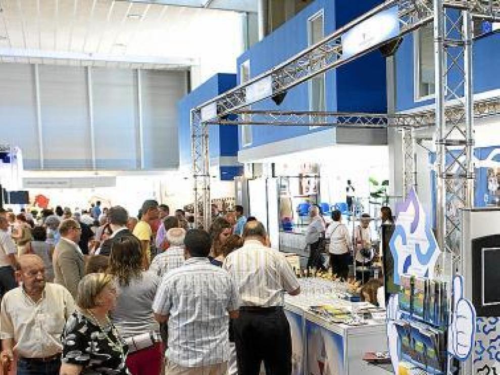 Los bilbilitanos no se quisieron perder el primer día de la feria.