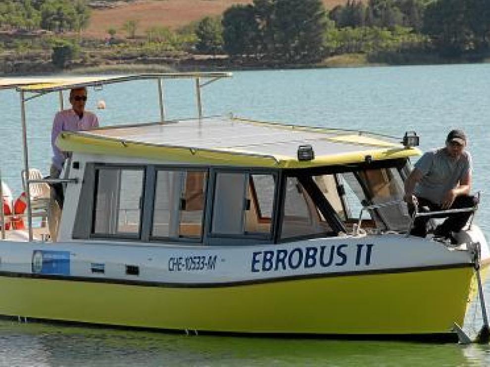 El barco realizó ayer pruebas de profundidad en La Estanca.