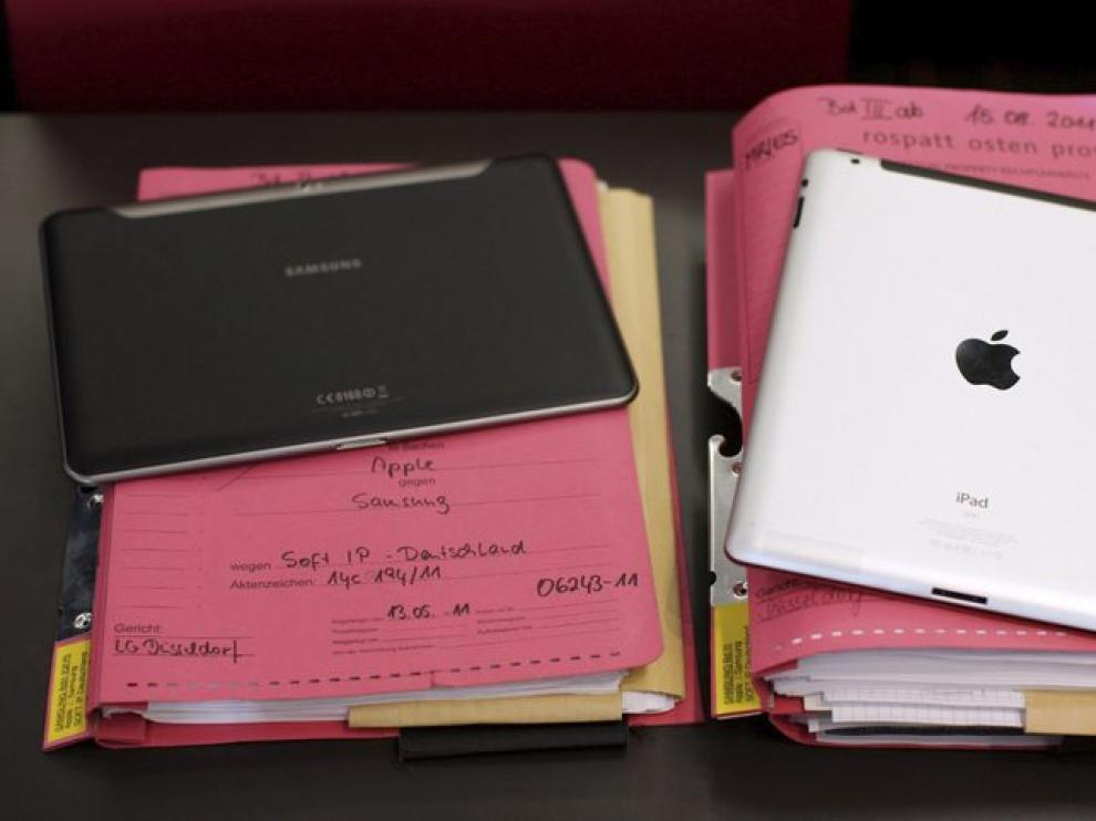Imagen de archivo que muestra un Apple Ipad 2 y un Samsung Galaxy Tab