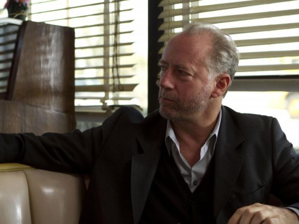 Xander Berkeley en una escena de la serie