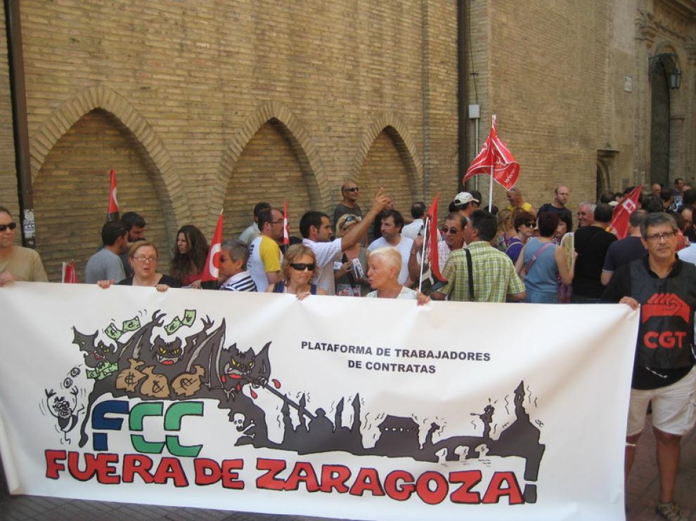 Inicio de la protesta, en la plaza de San Miguel