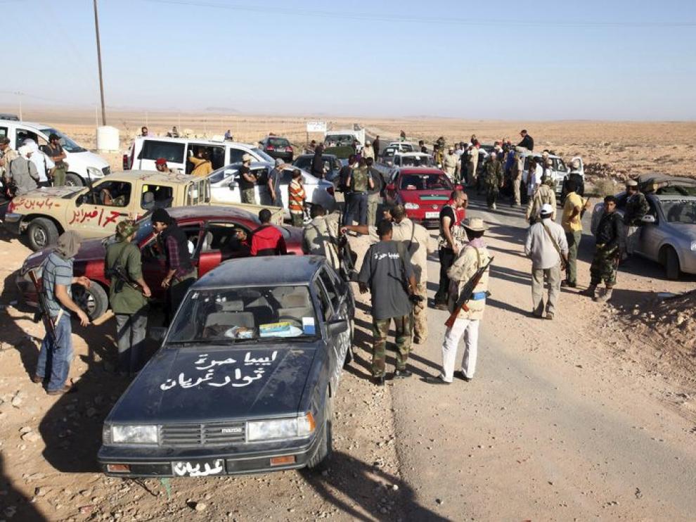 Tropas rebeldes, cerca de Bani Walid