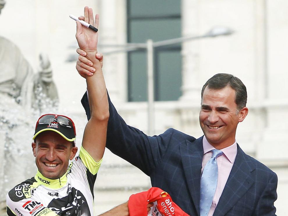 El Príncipe Felipe celebra la victoria del cántabro
