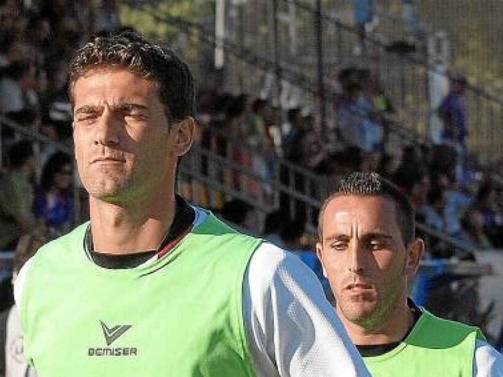 Roberto, en primer término, y Toni calentando en Guadalajara.