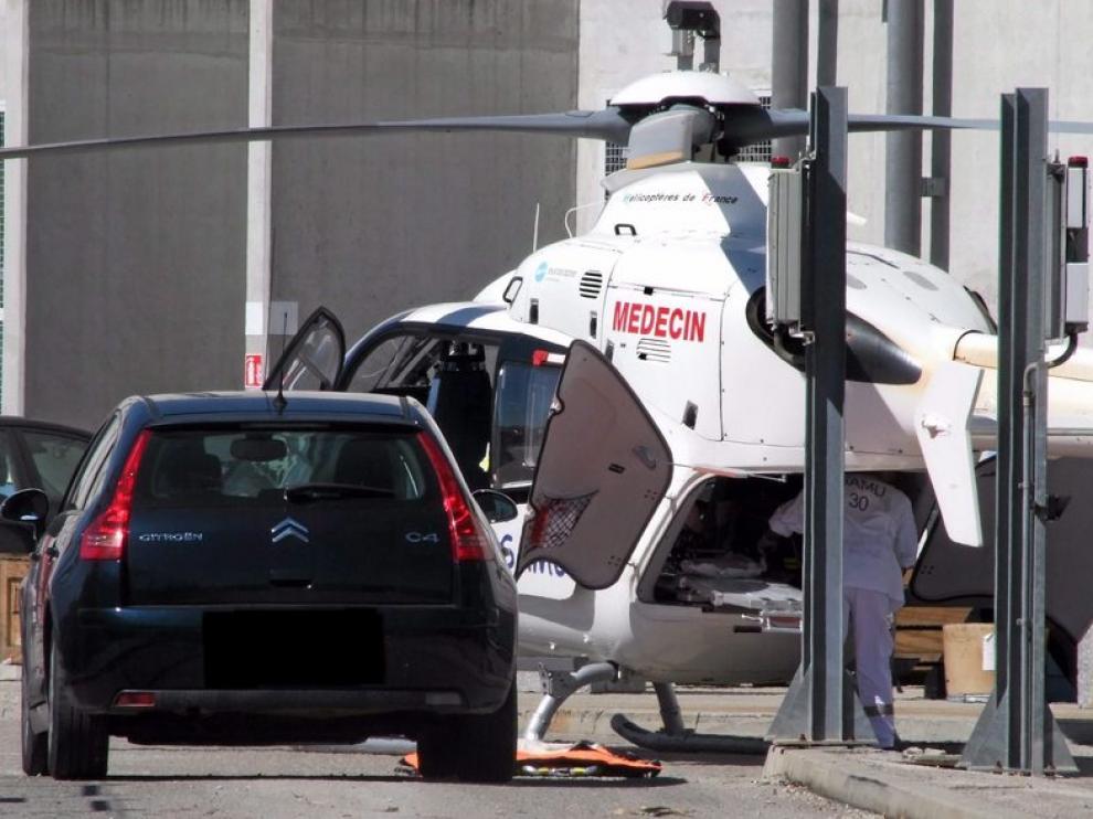 Un helicóptero medicalizado llega a la instalación nuclear