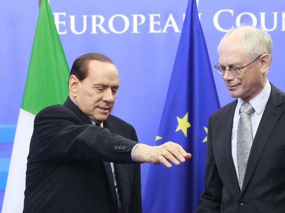 Berlusconi y Van Rompuy (UE)
