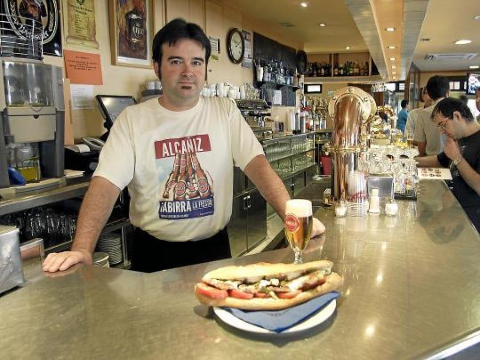 Juanma Crespo, anteayer frente al bocadillo que más pasiones levanta: Motorland.