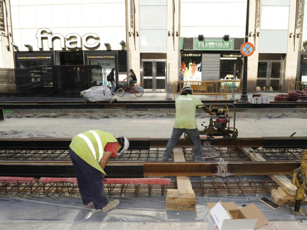 Las vías del tranvía ya cruzan parte del centro de Zaragoza