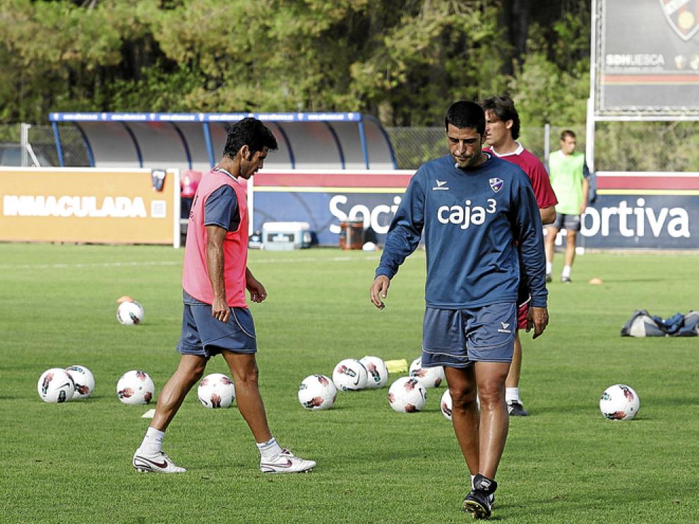 Sastre, junto al delantero Tariq. Este podría ser uno de los 'damnificados' en el once del sábado.