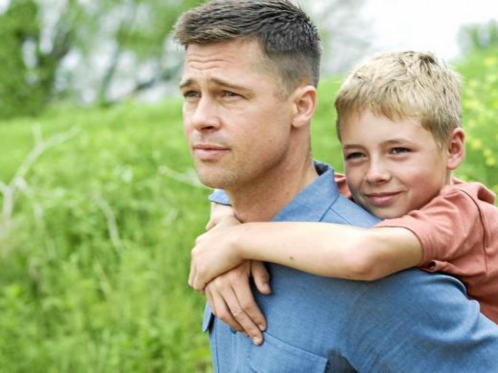 Fotograma de 'El árbol de la vida', con Brad Pitt y el pequeño Hunter McCracken.
