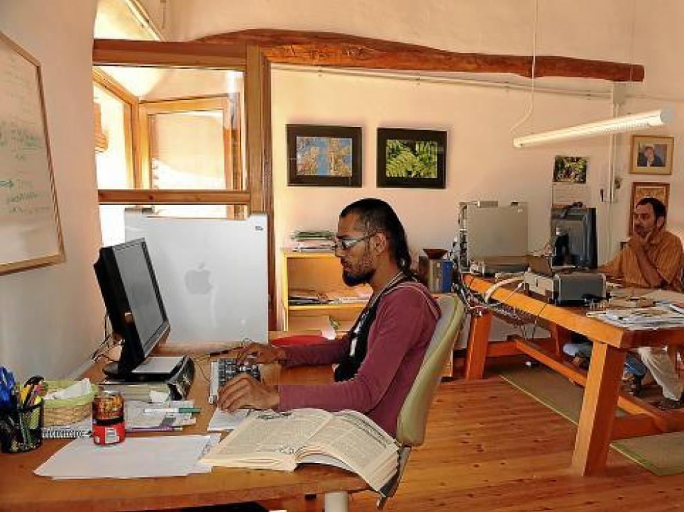 Interior de una de las casas ecológicas de Olba.