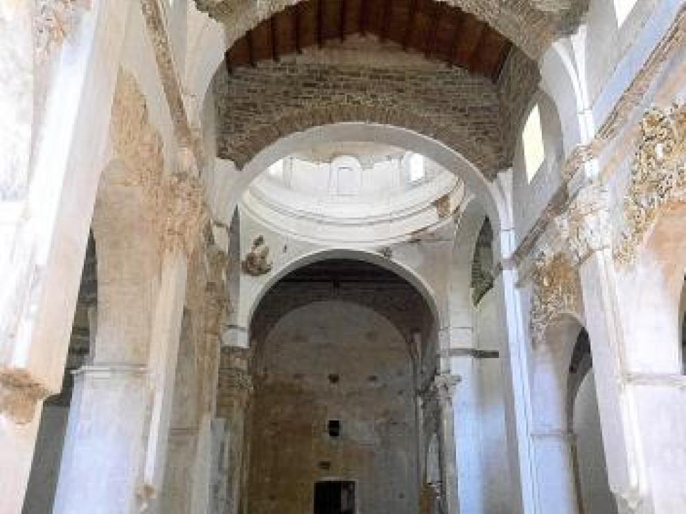 La iglesia fue construida en su mayor parte en el siglo XVIII, época a la que pertenece parte de la decoración conservada.
