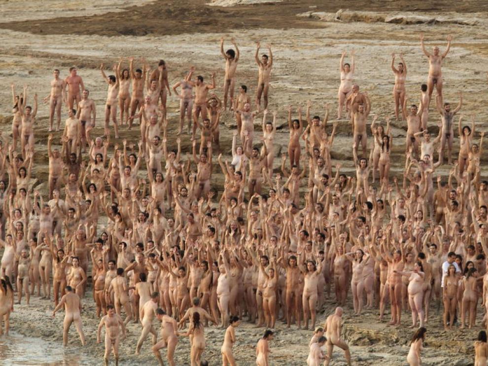 Sesión de fotos de Tunick en el Mar Muerto