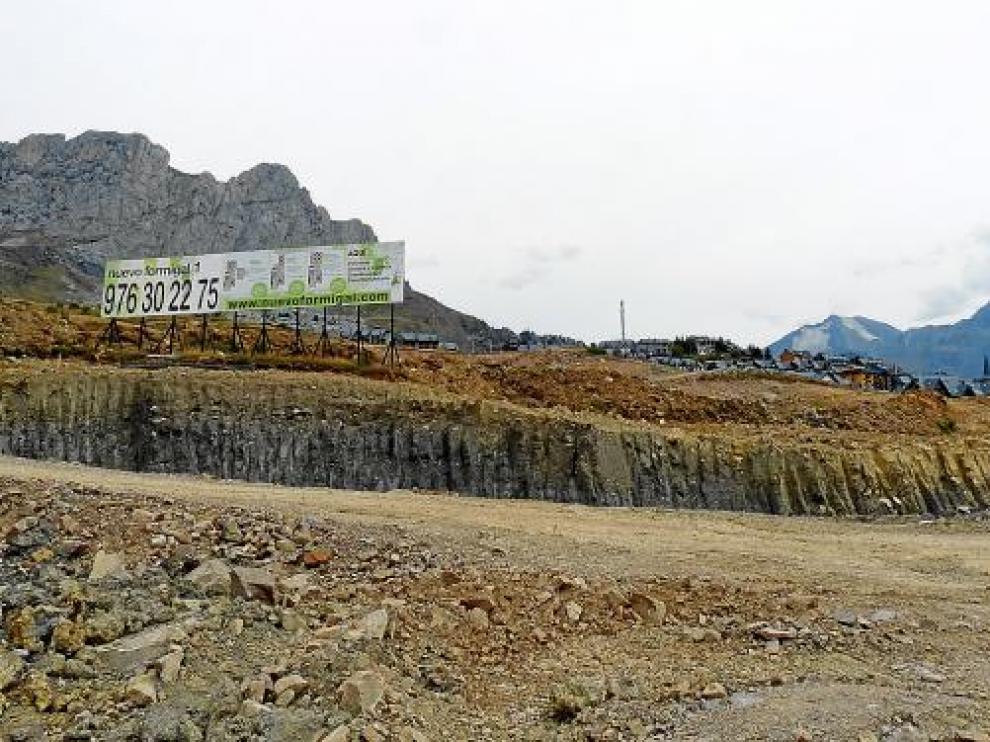 Ya han comenzado los primeros trabajos de movimientos de tierras en la futura urbanización.