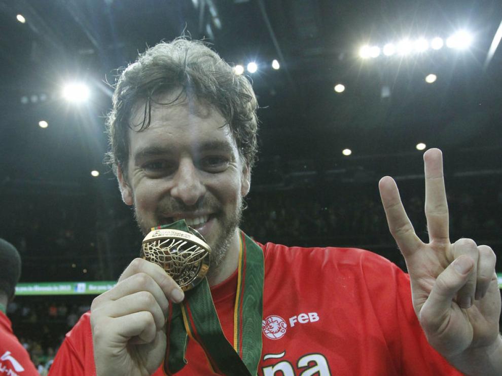 Pau Gasol, con la medalla de oro