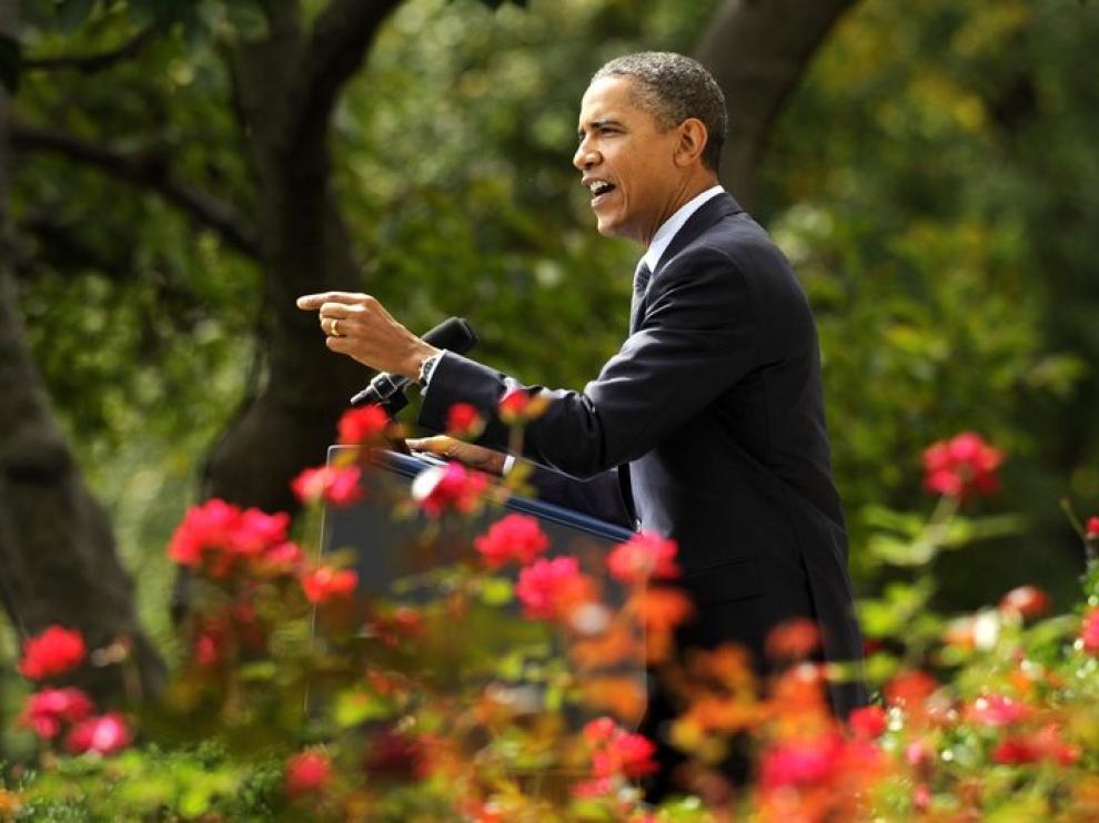 El presidente de EE. UU. pronuncia un discurso desde los jardines de la Casa Blanca