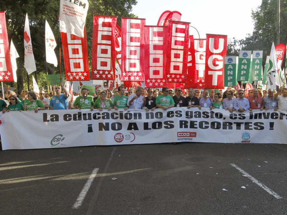 Profesores, padres y alumnos se manifiestan en Madrid contra los recortes en educación