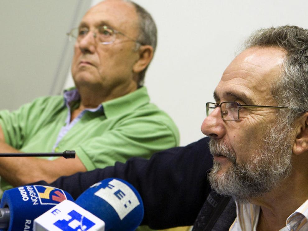 Pedro Arrojo (d), y Javier Martínez Gil, catedrático de Hidrogeología
