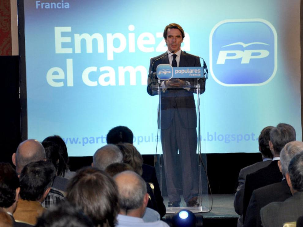 Jose María Aznar en un acto público del PP en París