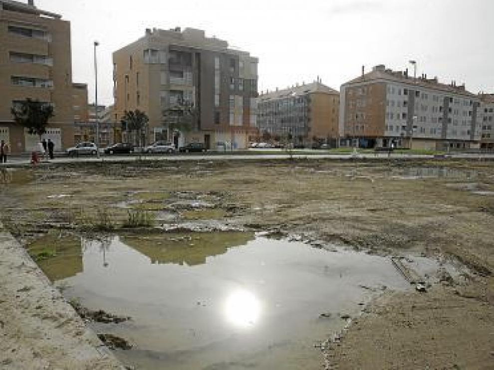 Solar donde se construirá la futura sede de Alzheimer Huesca.