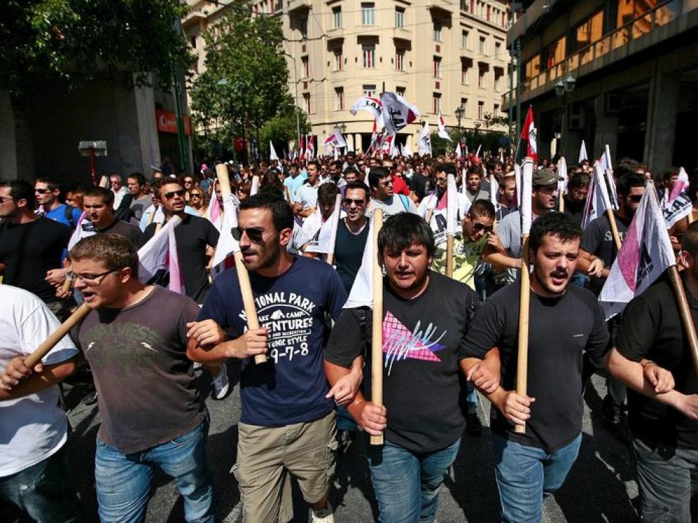 Los estudiantes protestan contra los recortes en Grecia