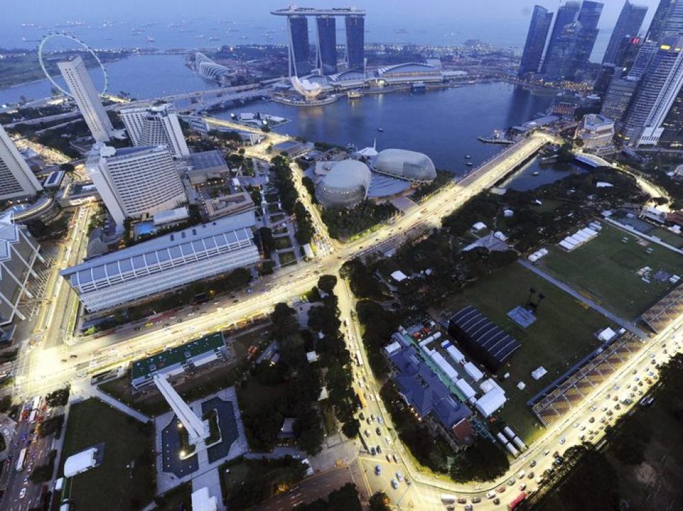 Vista nocturna del circuito de Singapur