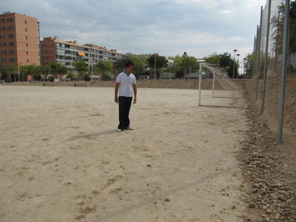Campo de fútbol, en un solar de Valdespartera