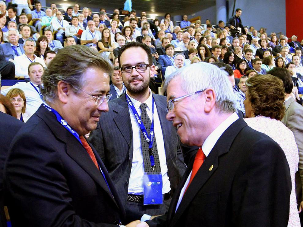 Zoido y Pedro Castro, en la asamblea de la FEMP