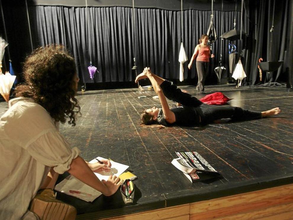 En el Centro Cultural del Matadero, uno de los escenarios de la Feria, ensayaba ayer un grupo de teatro.
