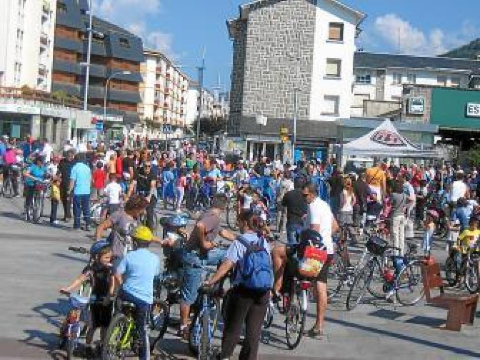 Los ciclistas iniciaron el recorrido desde la plaza Biscós.