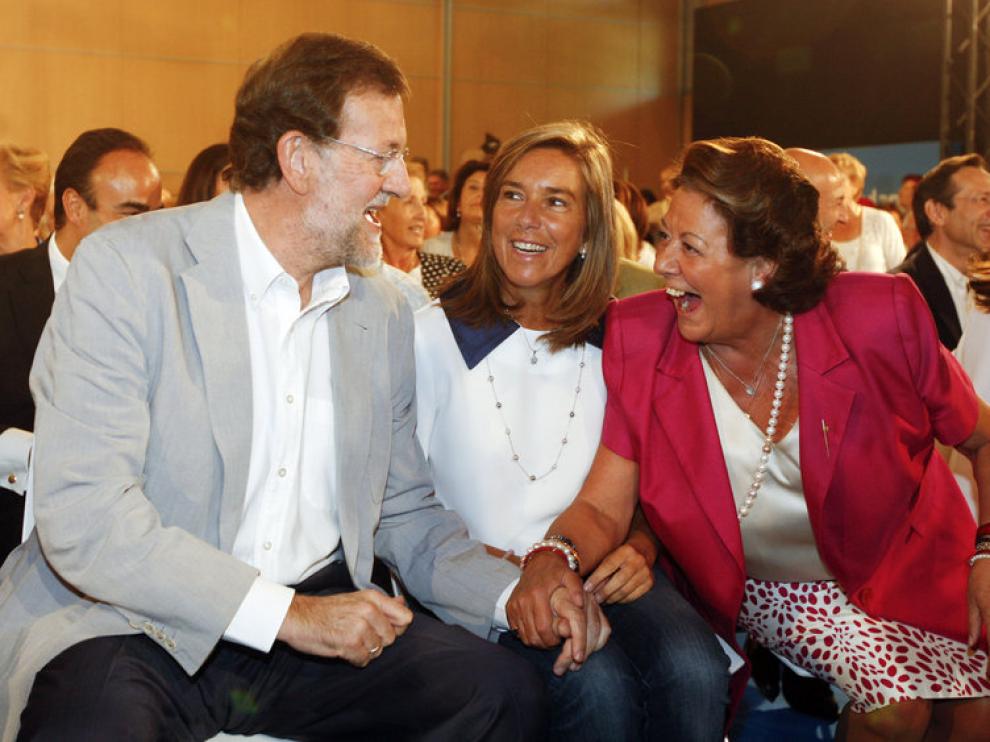 Mariano Rajoy conversa con la alcaldesa valenciana Rita Barberá
