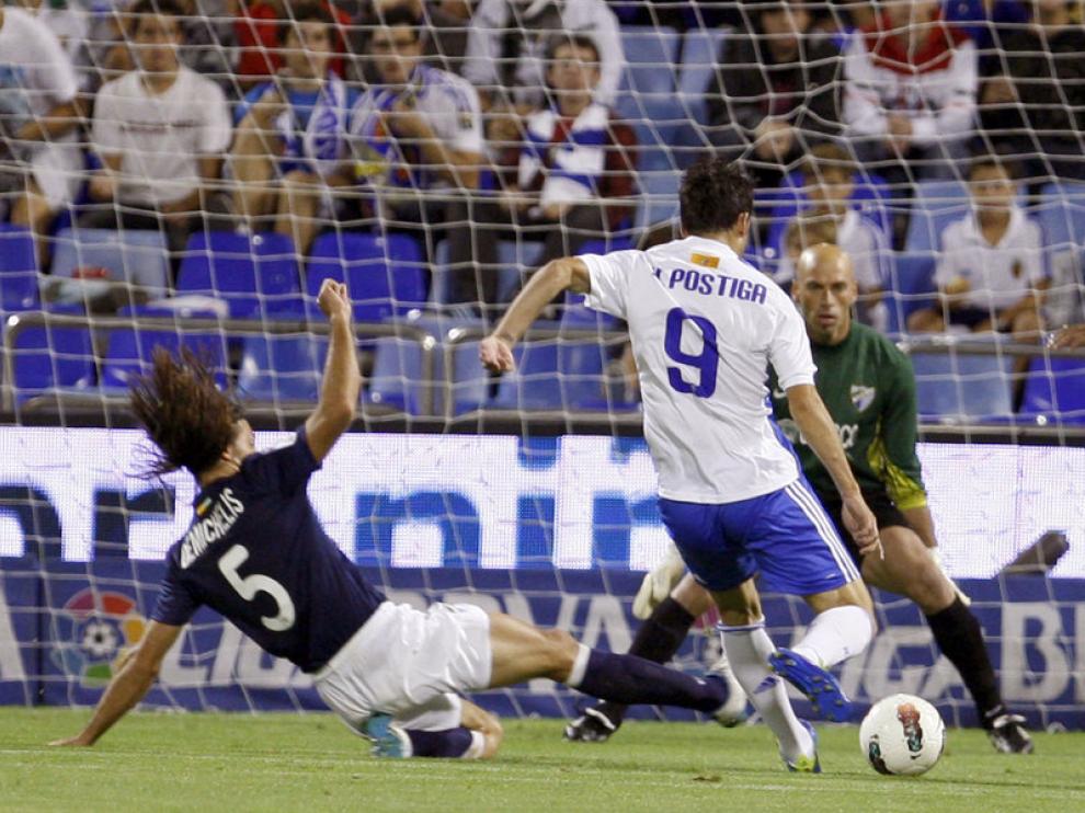 Postiga, del Real Zaragoza, remata a puerta sin fortuna