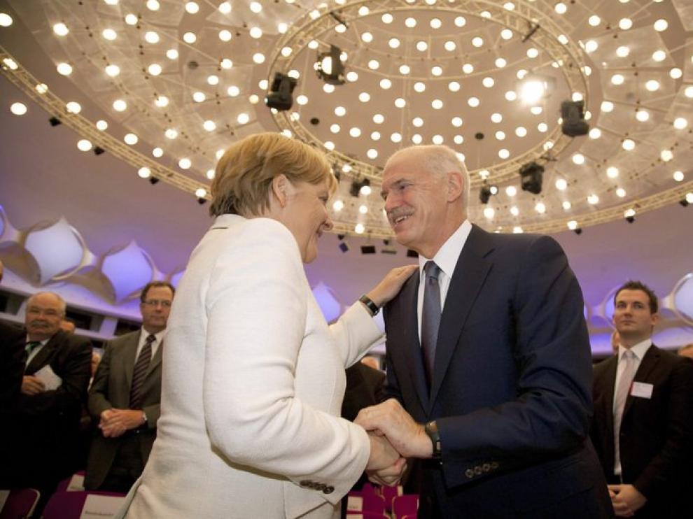 Merkel y Papandreu en el parlamento alemán