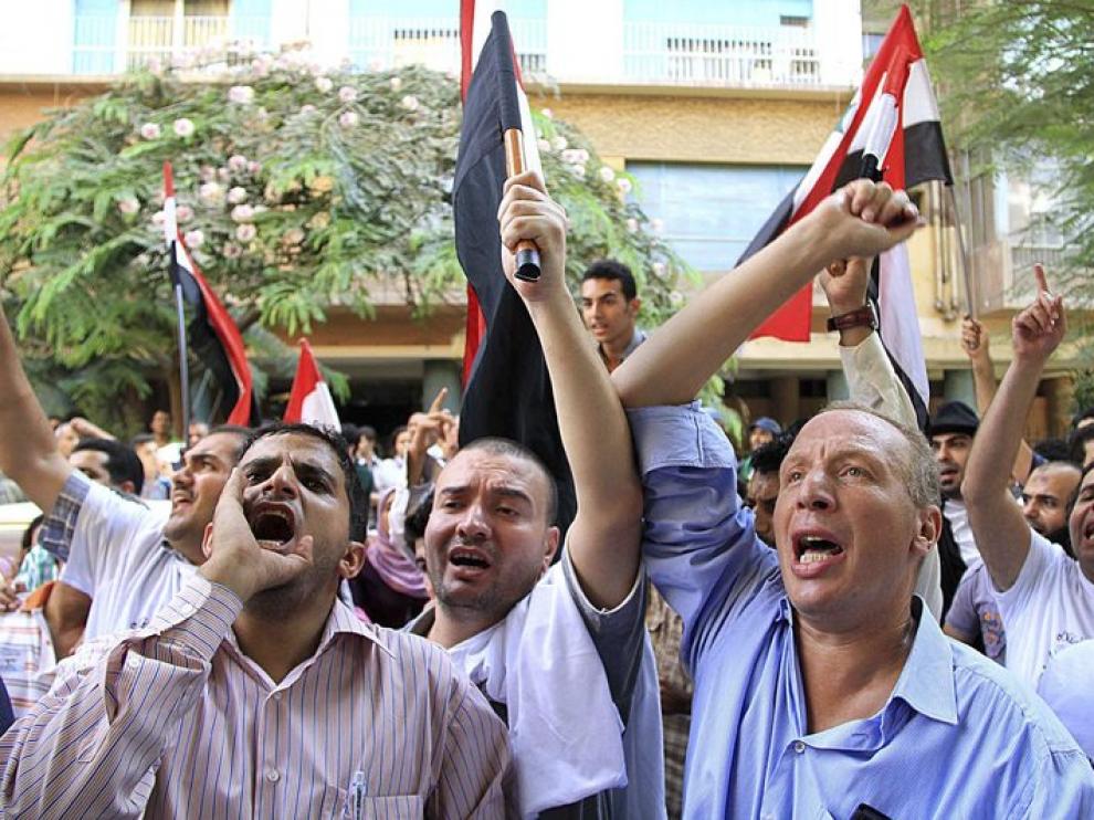Protesta de ciudadanos sirios en Egipto por la represión del régimen de Al Asad