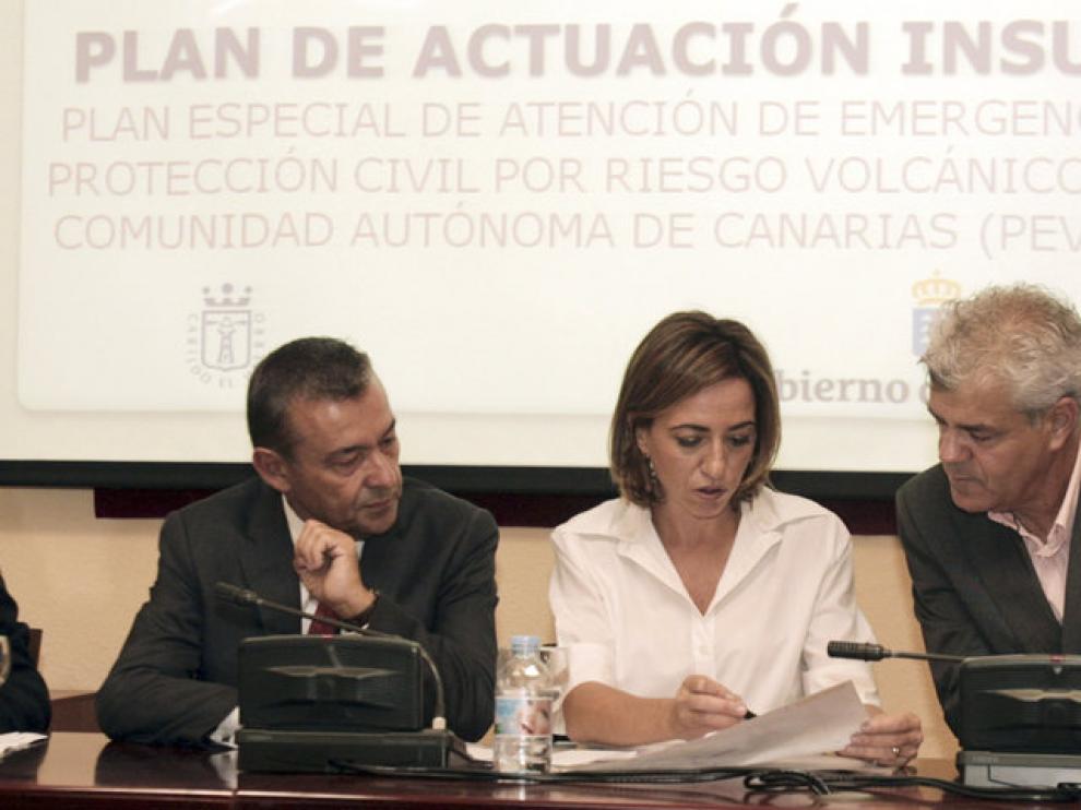 El presidente del Gobierno de Canarias, Carme Chacón y el presidente del Cabildo de El Hierro