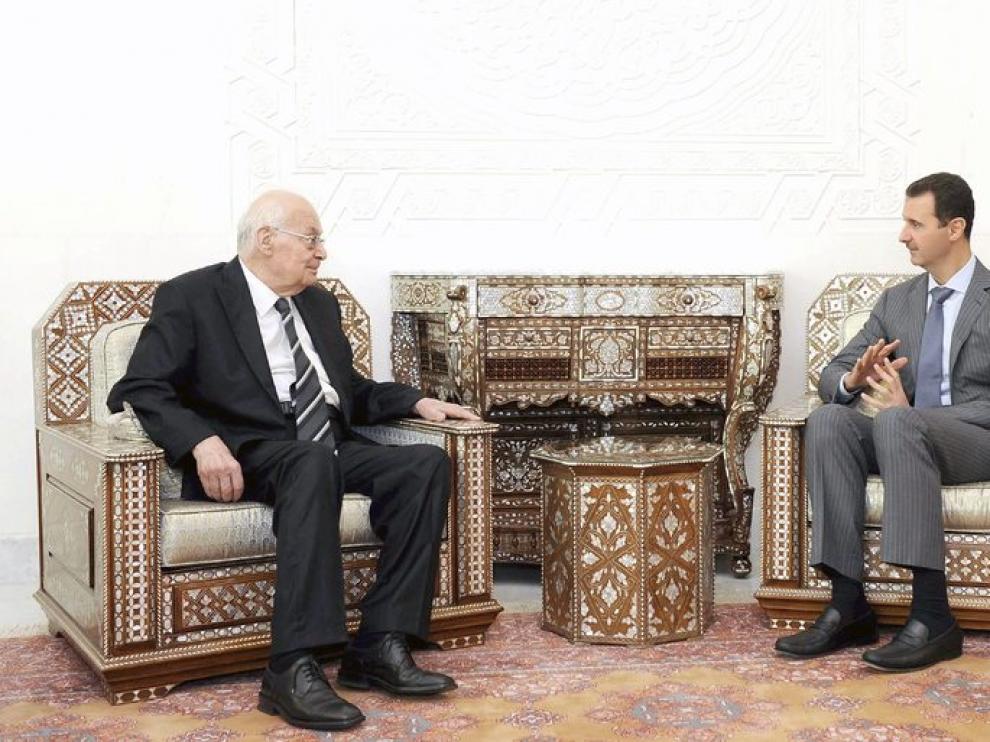 Bachar al Asad (d) se ha reunido este miércoles con el ex primer ministro libanés, Salim al Huss