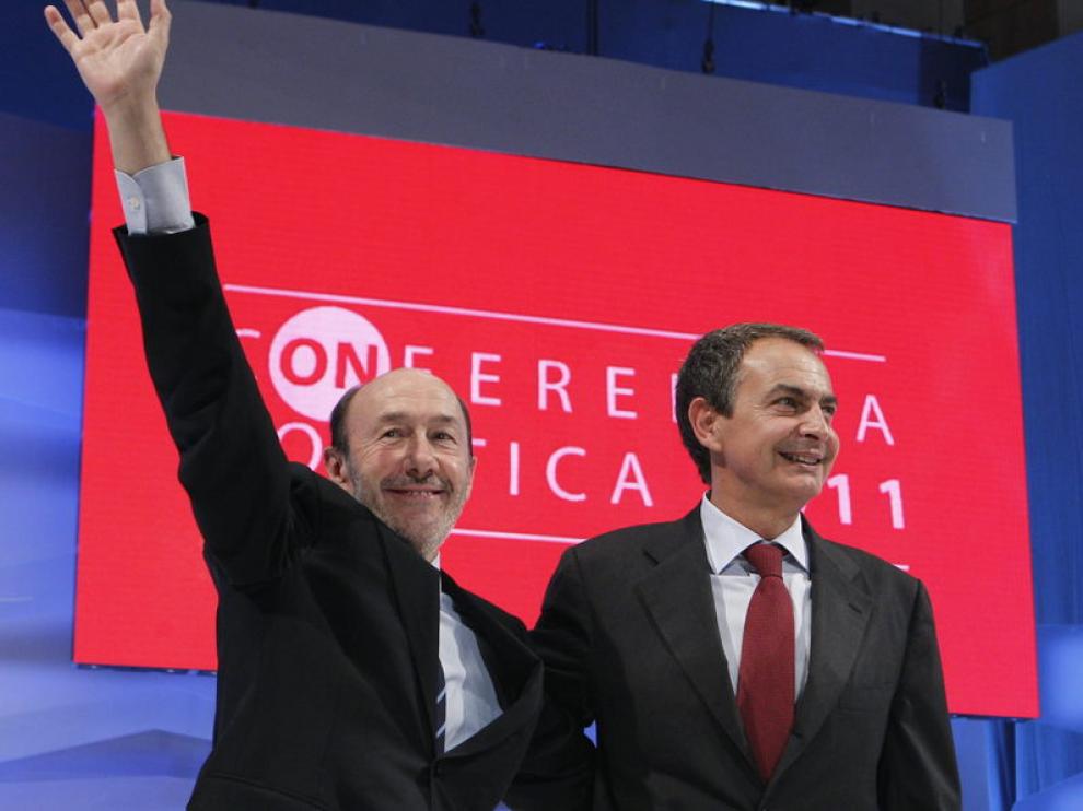 Alfredo Pérez-Rubalcaba y José Luis Rodríguez Zapatero, ayer, en la conferencia política del PSOE