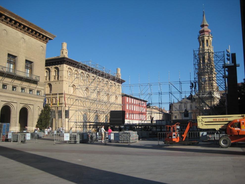 El escenario de la plaza del Pilar