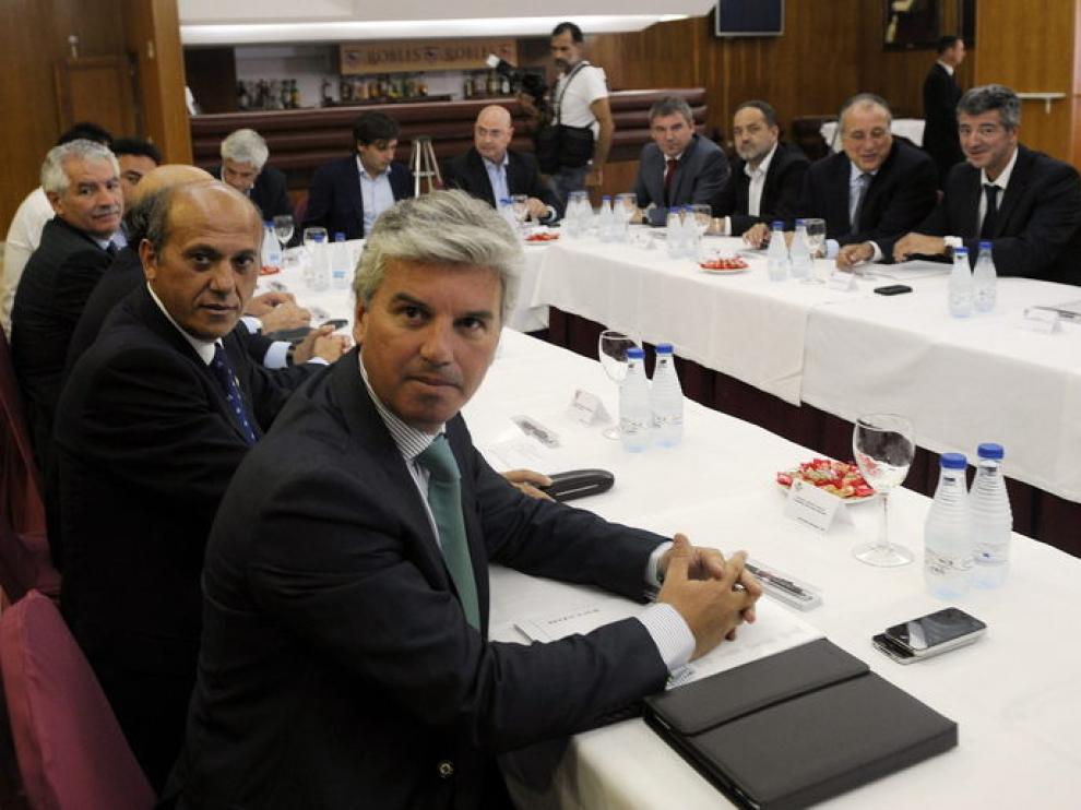 Agapito, al fondo, participó en la reunión