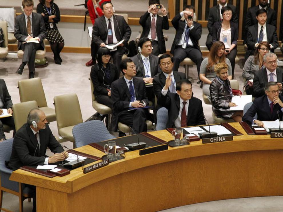 Representantes chinos en la mesa de Naciones Unidas