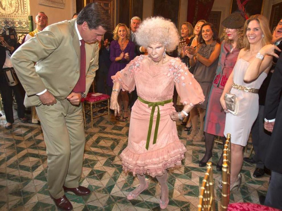 La duquesa baila con su hijo Cayetano