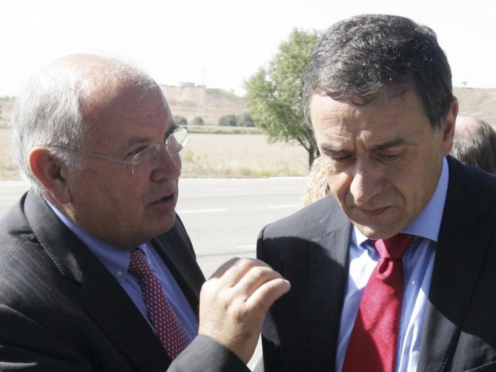 Trillo (izquierda) dejó clara a Puxeu la oposición de los regantes.